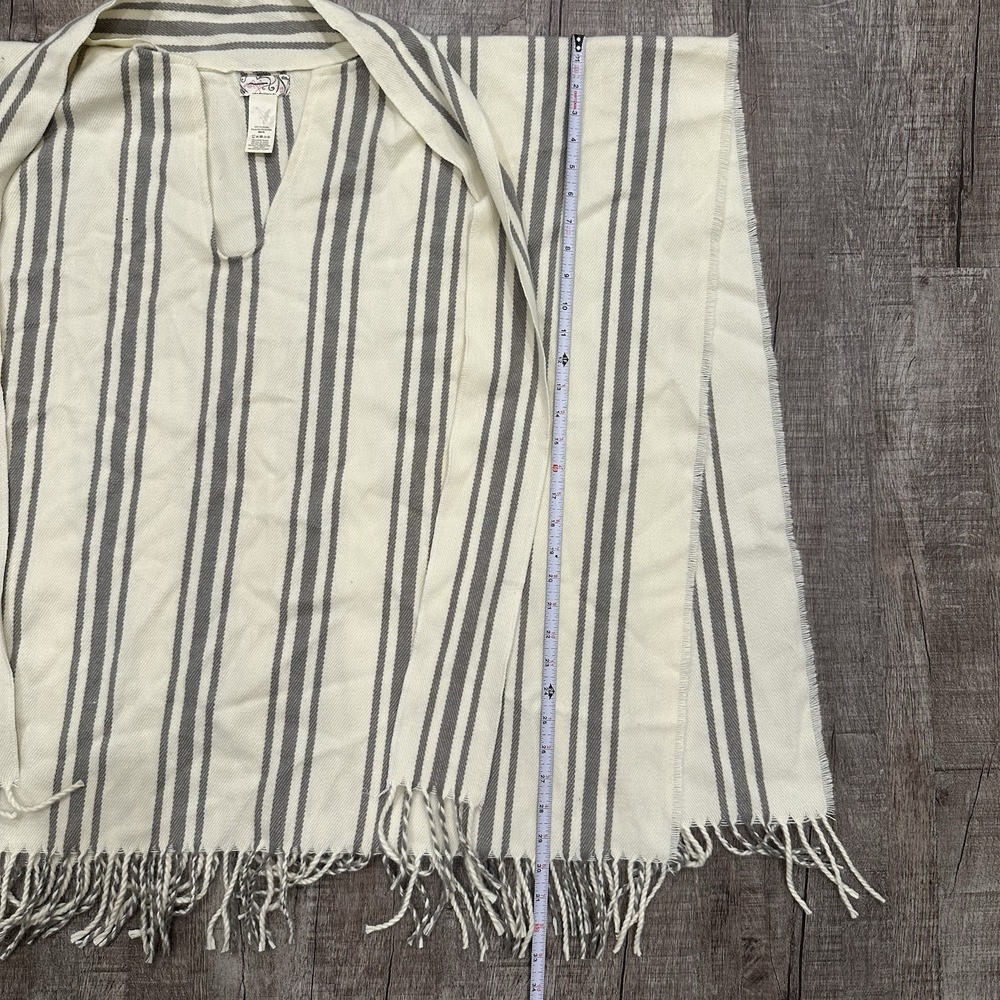 Free People Striped‎ Poncho Wrap Cape Fringe Hem One Sz Cream Gray Boho Festival - Picture 3 of 9